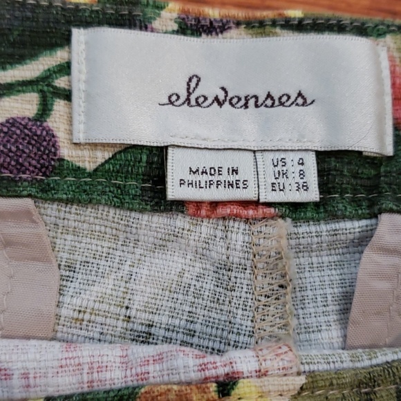 High Rise Floral Shorts - Picture 2 of 4